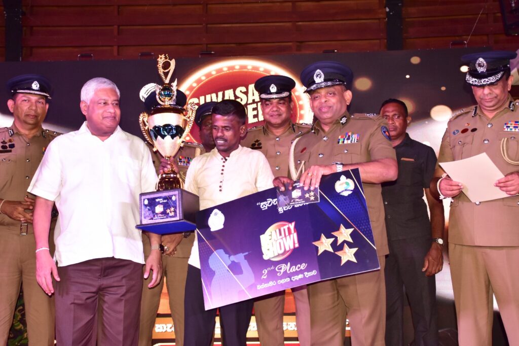 පොලිසියට ගහන හැම පහරක්මවදින්නේ සමාජයේ නීතිගරුක භාවයට -පොලිස්පති දේශබන්දු තෙන්නකෝන්