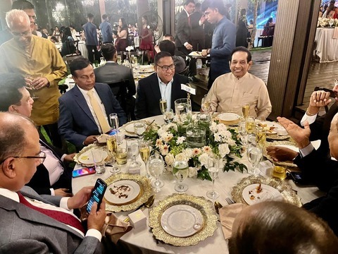 රනිල්, නාමල්, විජිත, වටගල ,මර්වින් ඇතුළු විශාල පිරිසක් එකම මගුල් ගෙදරක