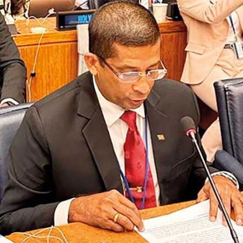 සුරේෂ් සලේ ගැන මැදිහත්වීම ඉල්ලා පවුල පාප් වහන්සේට ලිපියක් යවයි