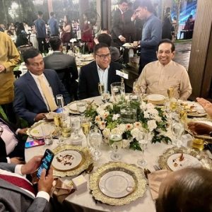 රනිල්, නාමල්, විජිත, වටගල ,මර්වින් ඇතුළු විශාල පිරිසක් එකම මගුල් ගෙදරක