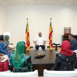 මාලදිවයින් ජ්‍යෙෂ්ඨ පුරවැසියන්ට මෙරටට පැමිණ ස්ථිර පදිංචිය (Permanent Residence) සඳහා අවශ්‍ය කටයුතු සලසා දෙන ලෙස මාලදිවයින් විදේශ කටයුතු අමාත්‍ය මූසා සමීර් මහතා අමාත්‍ය ටිරාන් අලස් මහතාගෙන් ඉල්ලීමක්