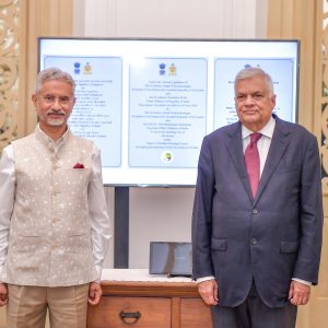 මෙරට දියර කිරි කර්මාන්තය නඟා සිටුවීමට සහ පොහොර නිෂ්පාදනයට ද ඉන්දියාවේ සහාය