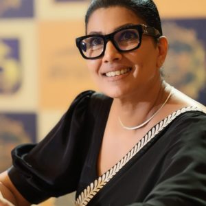 කවුද මේ අප්සාරි සිංහබාහු තිලකරත්න