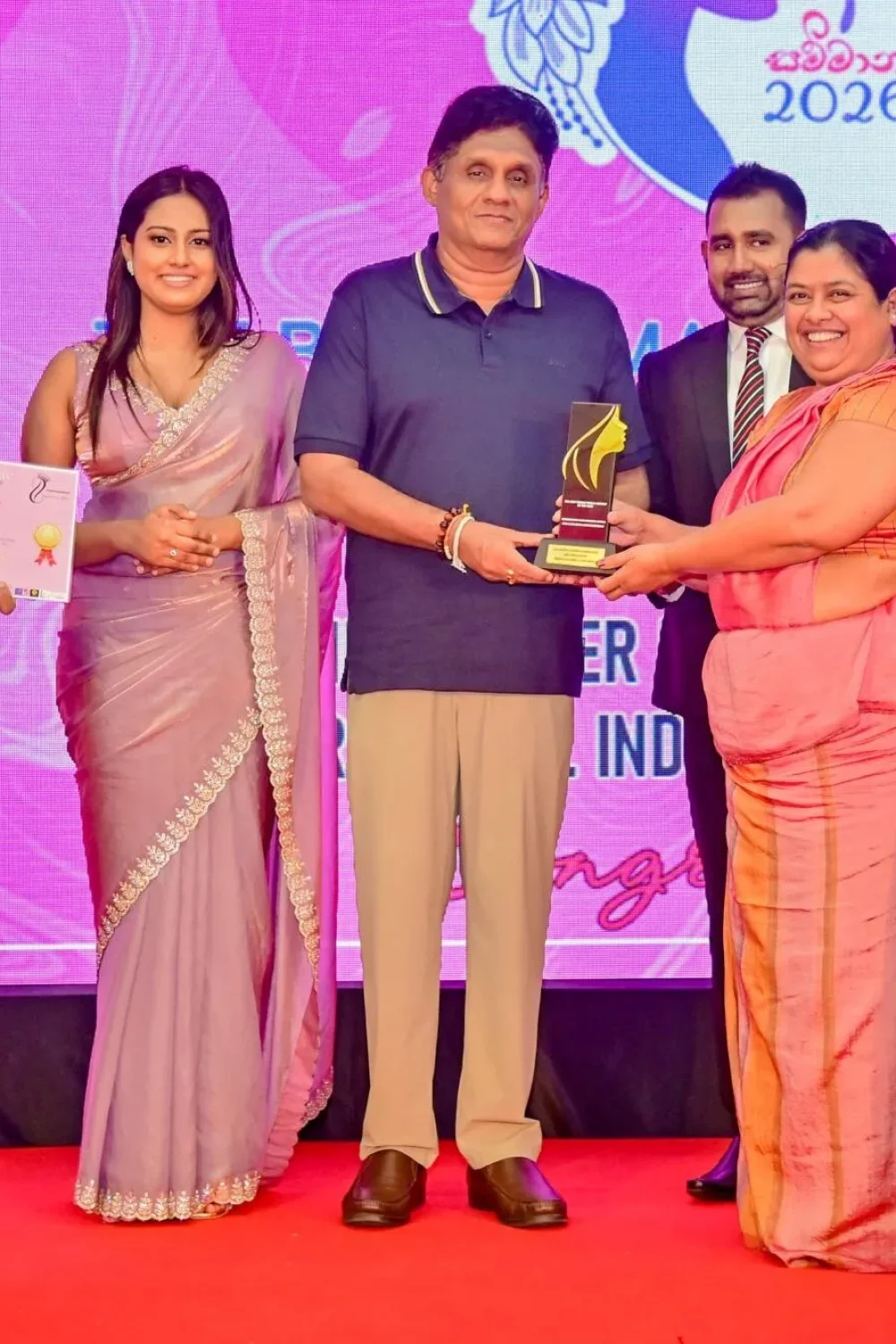 වසර හොඳම රාජ්‍ය අංශය සේවිකාව ලෙස මහනුවර නාගරික කොමසාරිස් වරිය ලක් වනිතා අභිමානි සම්මානයෙන් පිදුම් ලබයි