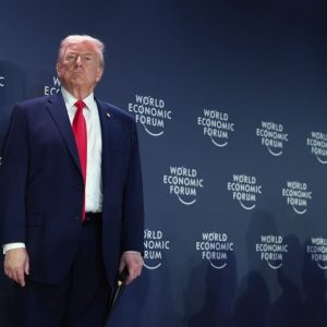 ට්‍රම්ප්ගේ බදු පැනවීමක් හකුළාගෙන